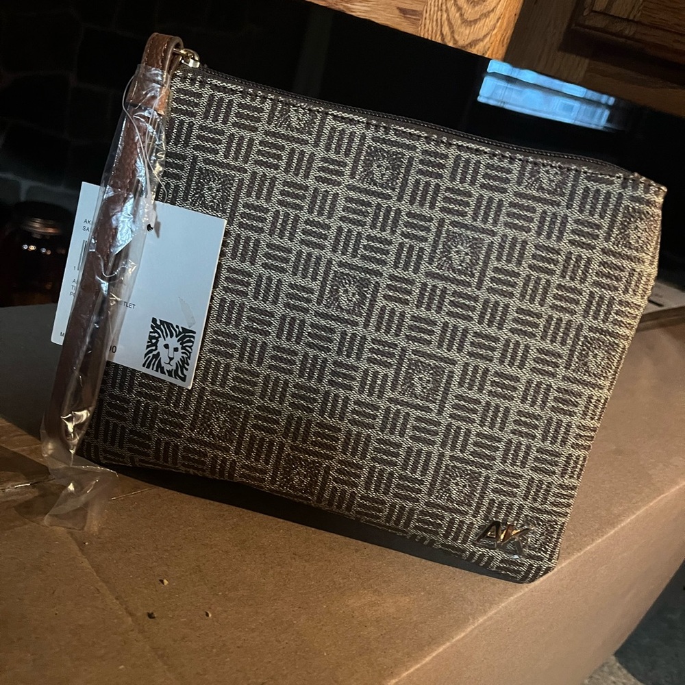 Anne Klein wristlet purse